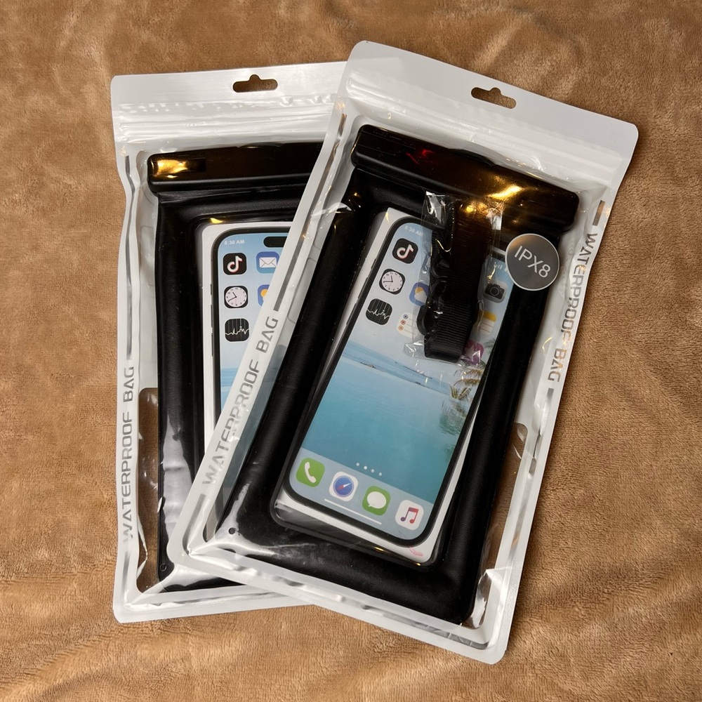NWT Black Floating Universal Waterproof Phone Case | Vacation Essentials
